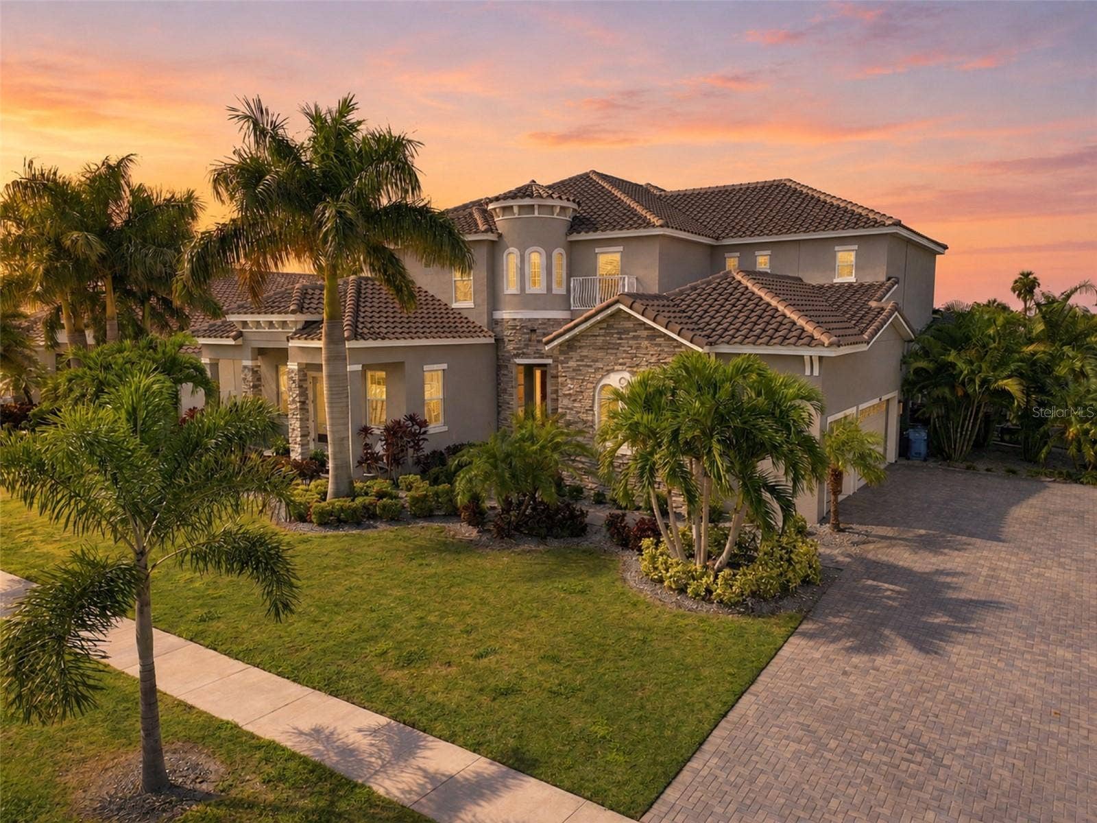 832 MANNS HARBOR DRIVE, Apollo Beach, FL 33572 832 MANNS HARBOR DRIVE, Apollo Beach, FL 33572