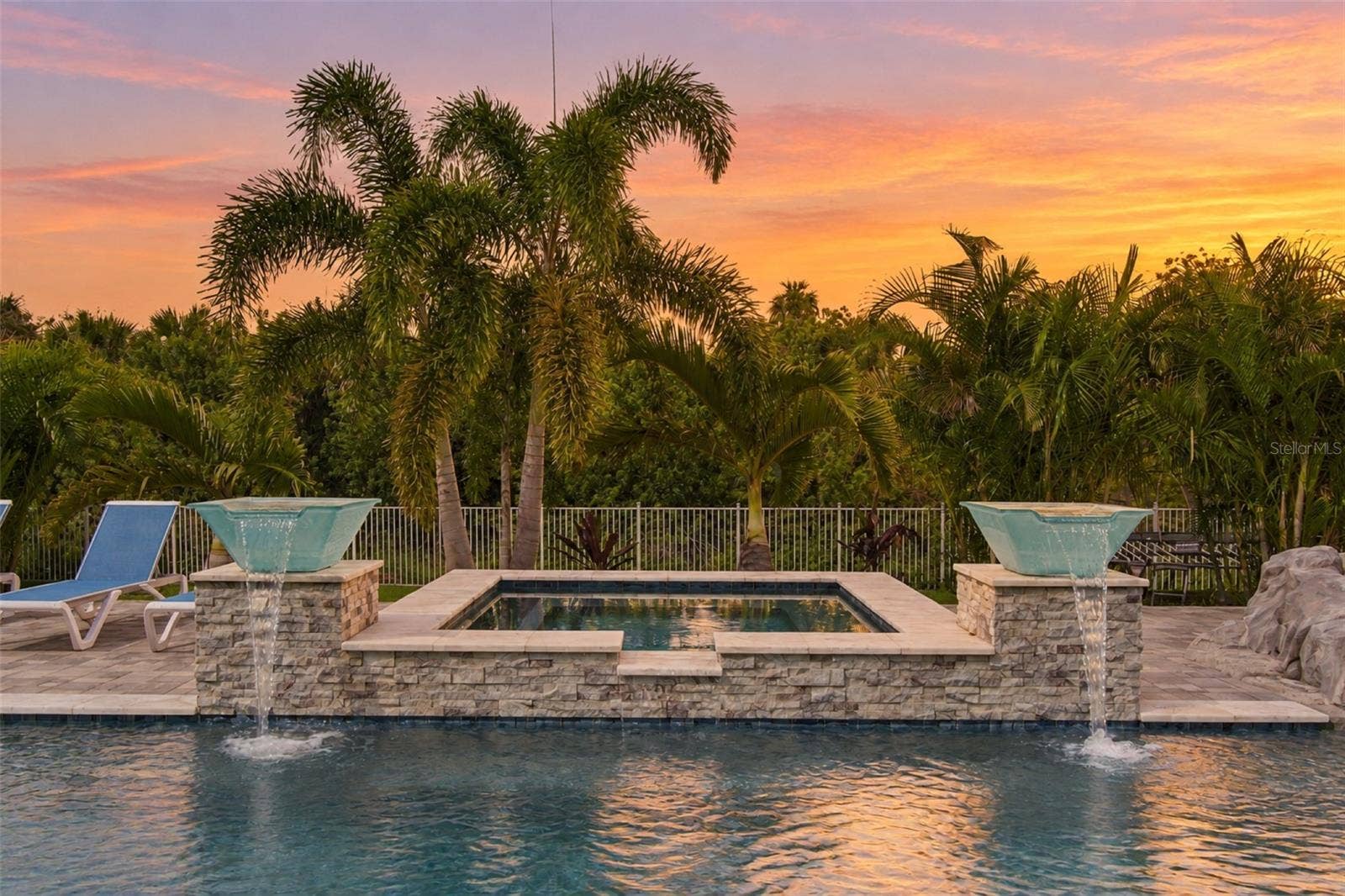 832 MANNS HARBOR DRIVE, Apollo Beach, FL 33572 832 MANNS HARBOR DRIVE, Apollo Beach, FL 33572