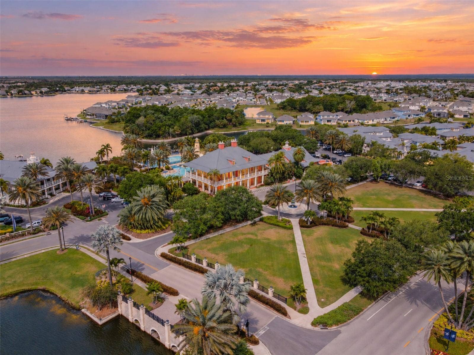 832 MANNS HARBOR DRIVE, Apollo Beach, FL 33572 832 MANNS HARBOR DRIVE, Apollo Beach, FL 33572