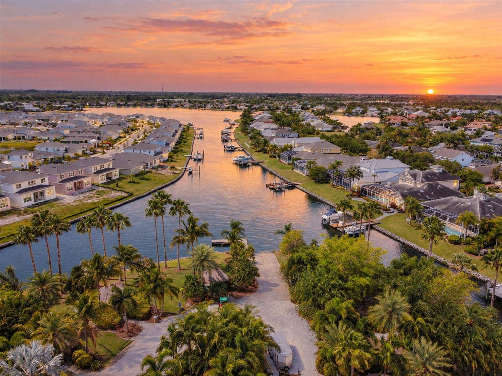832 MANNS HARBOR DRIVE, Apollo Beach, FL 33572 832 MANNS HARBOR DRIVE, Apollo Beach, FL 33572