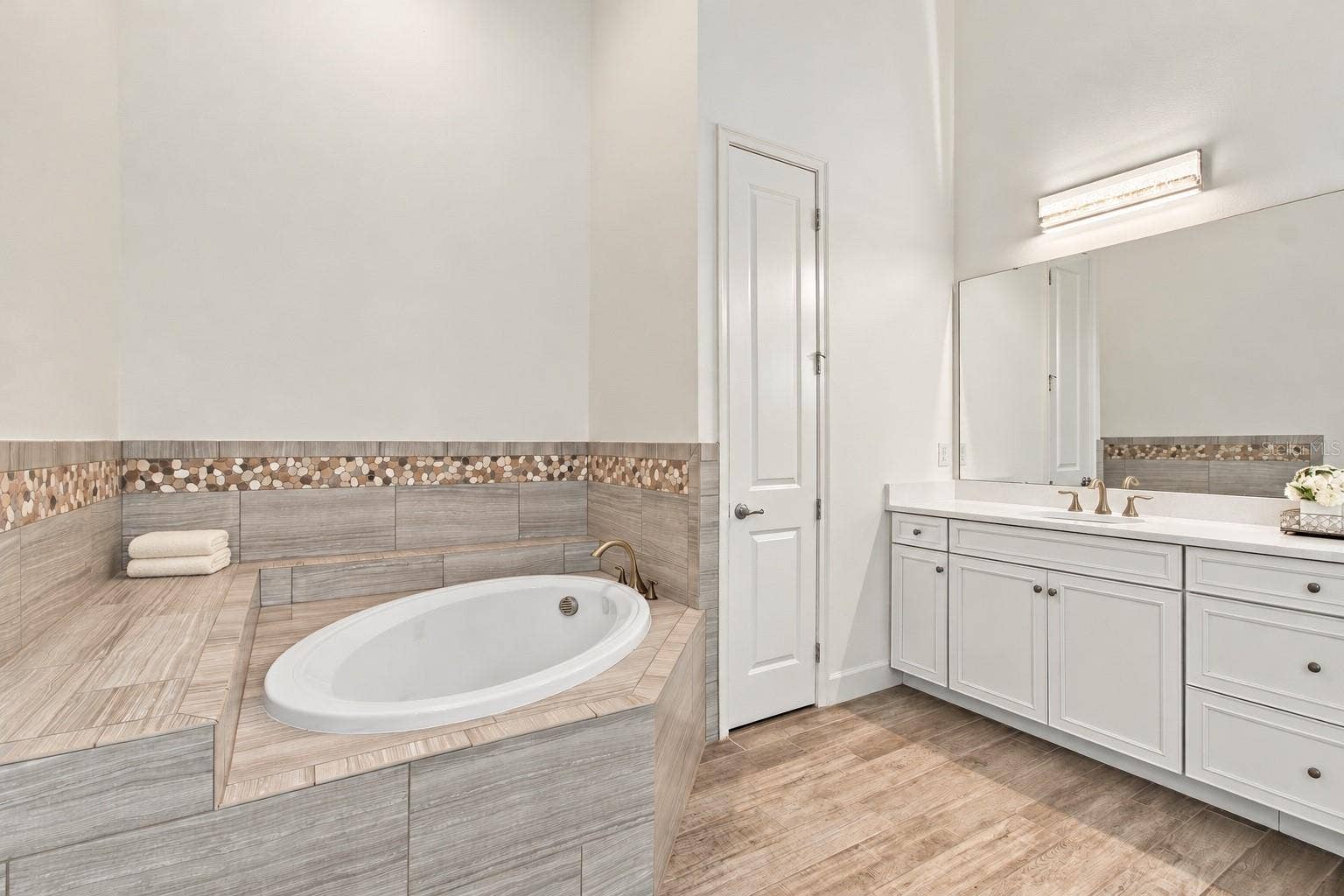 832 MANNS HARBOR DRIVE, Apollo Beach, FL 33572 832 MANNS HARBOR DRIVE, Apollo Beach, FL 33572