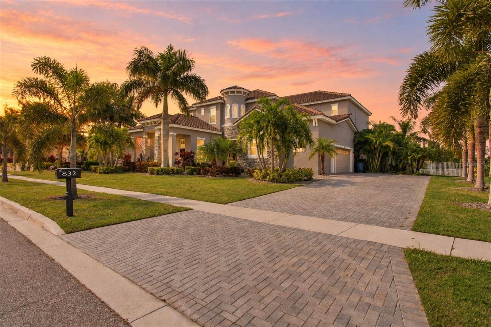 832 MANNS HARBOR DRIVE, Apollo Beach, FL 33572 832 MANNS HARBOR DRIVE, Apollo Beach, FL 33572
