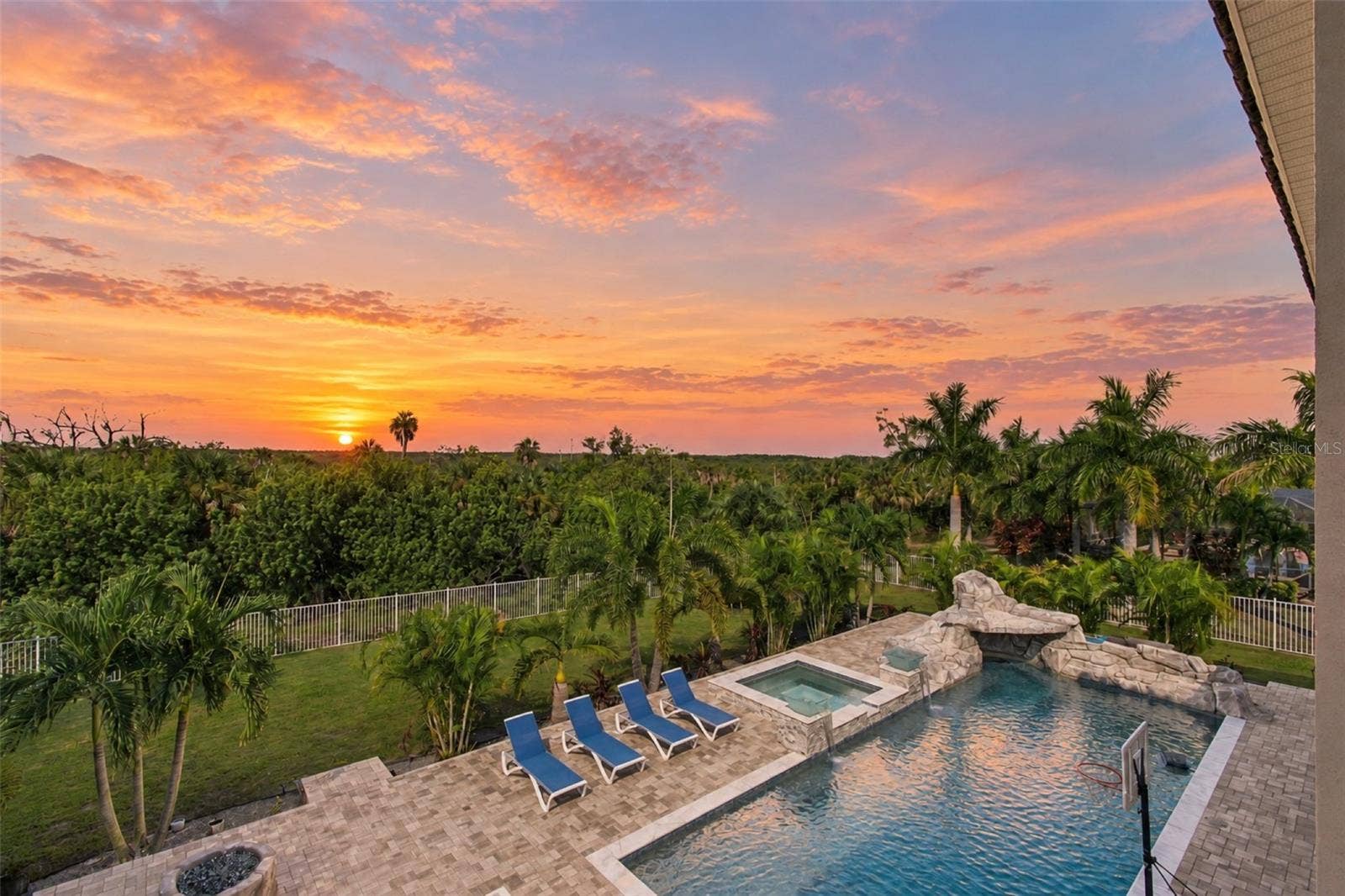 832 MANNS HARBOR DRIVE, Apollo Beach, FL 33572 832 MANNS HARBOR DRIVE, Apollo Beach, FL 33572