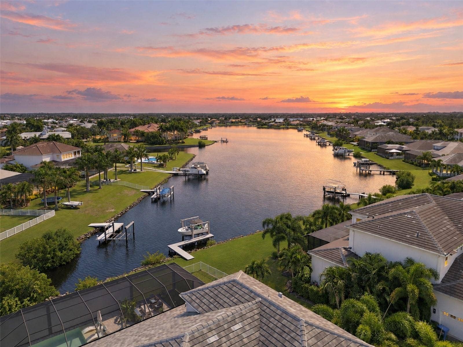 832 MANNS HARBOR DRIVE, Apollo Beach, FL 33572 832 MANNS HARBOR DRIVE, Apollo Beach, FL 33572