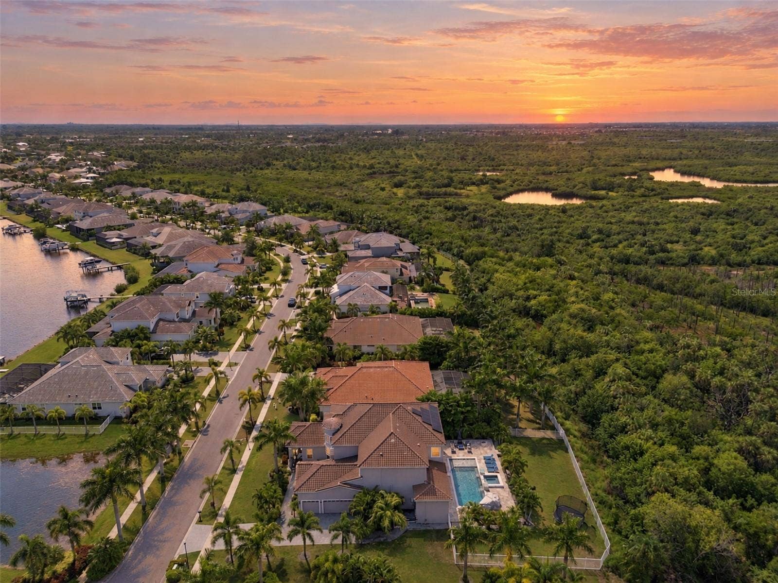 832 MANNS HARBOR DRIVE, Apollo Beach, FL 33572 832 MANNS HARBOR DRIVE, Apollo Beach, FL 33572