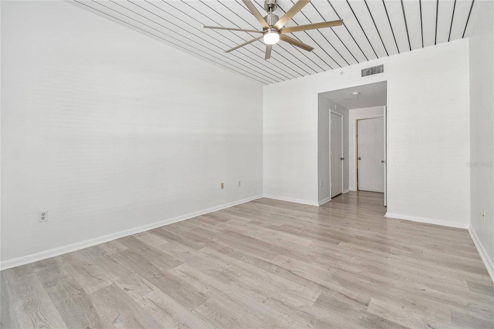 2410 W AZEELE STREET, #222, Tampa, FL 33609