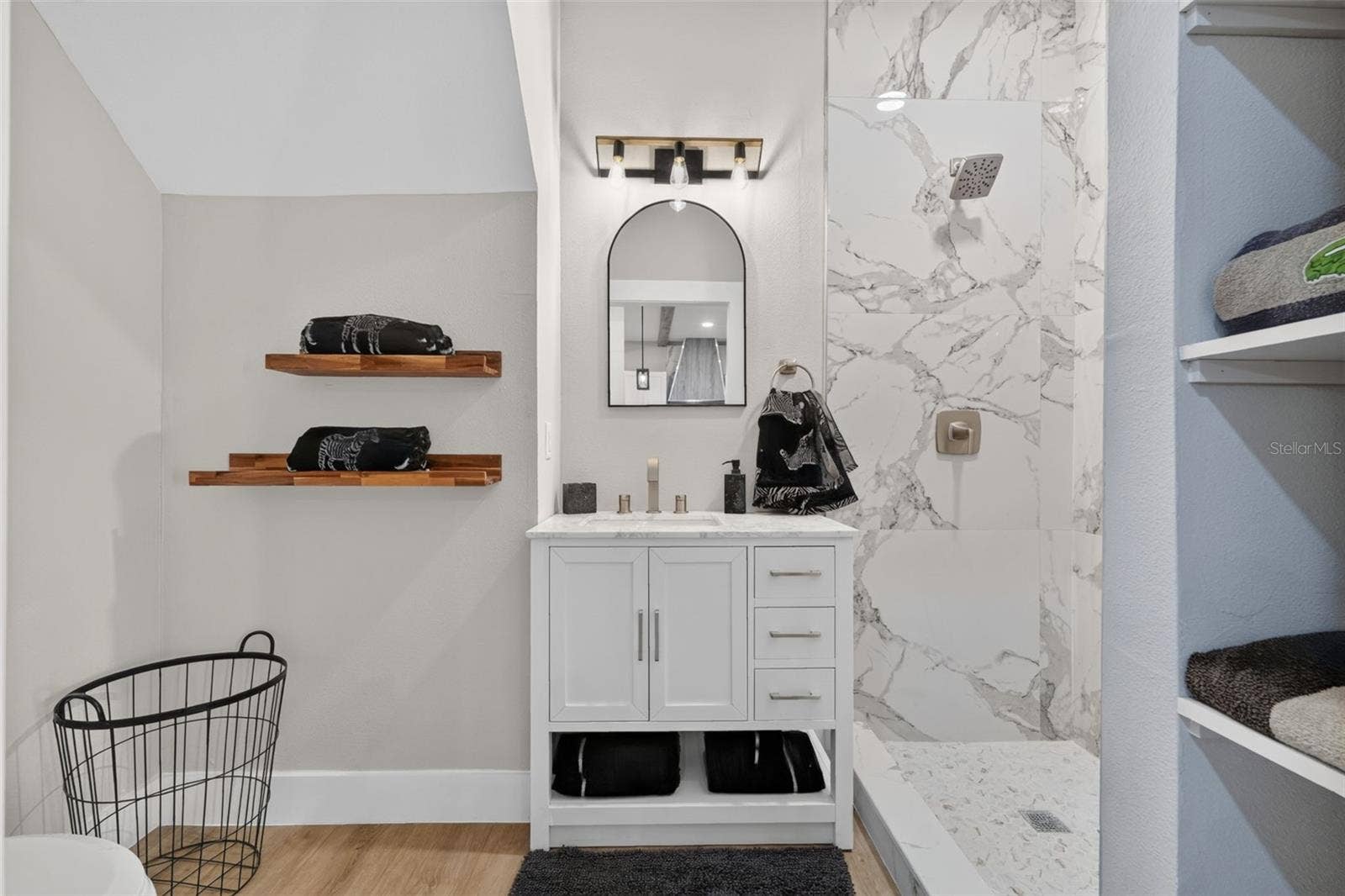 Downstairs full bathroom