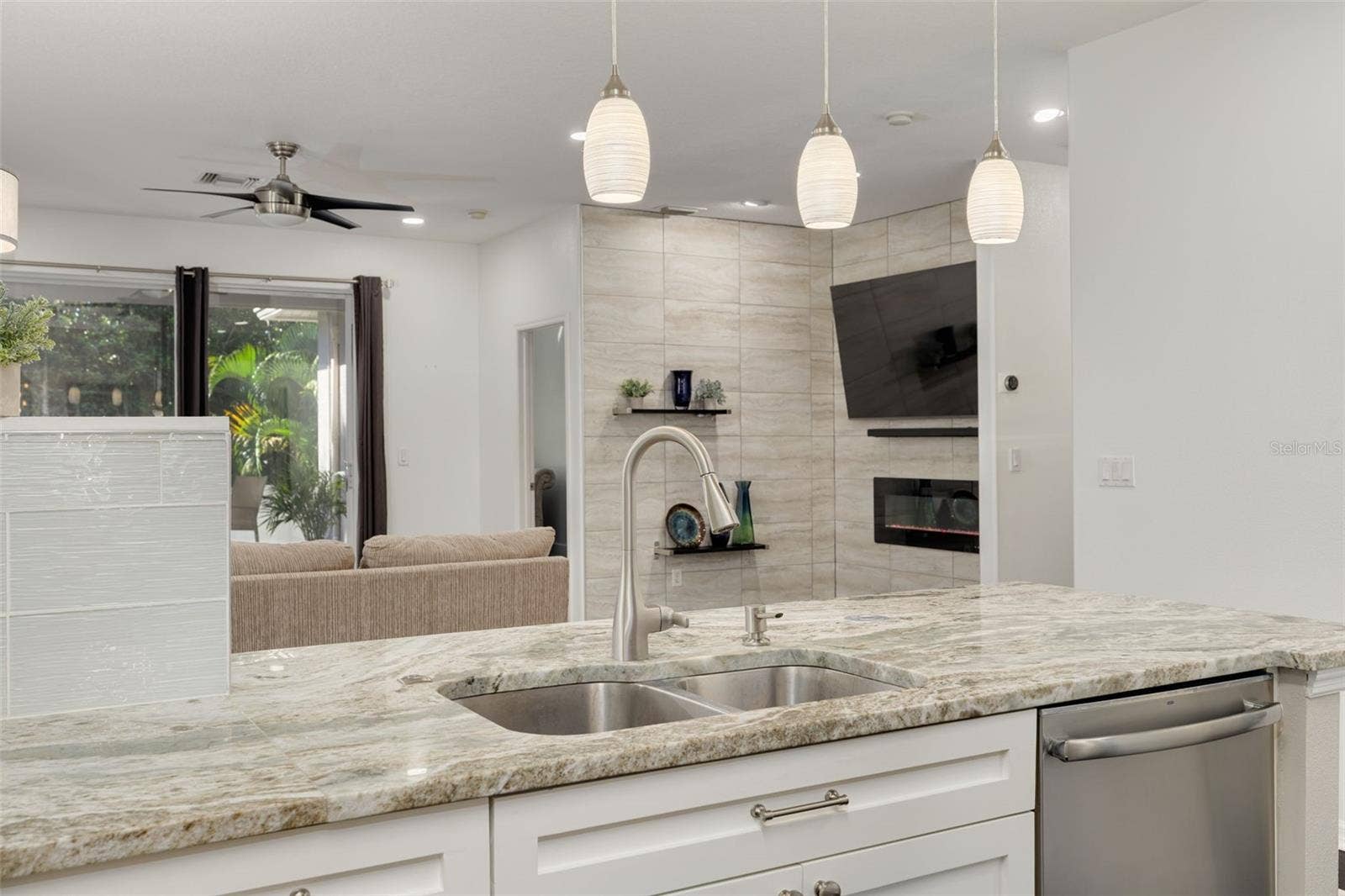724 SANDY HILLS AVENUE, Tarpon Springs, FL 34689 724 SANDY HILLS AVENUE, Tarpon Springs, FL 34689
