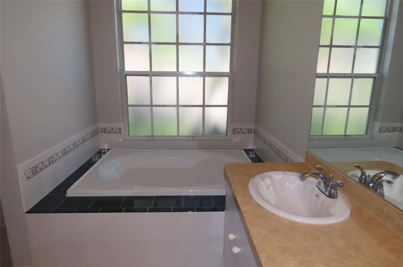 1801 MAPLELEAF BOULEVARD, Oldsmar, FL 34677 1801 MAPLELEAF BOULEVARD, Oldsmar, FL 34677