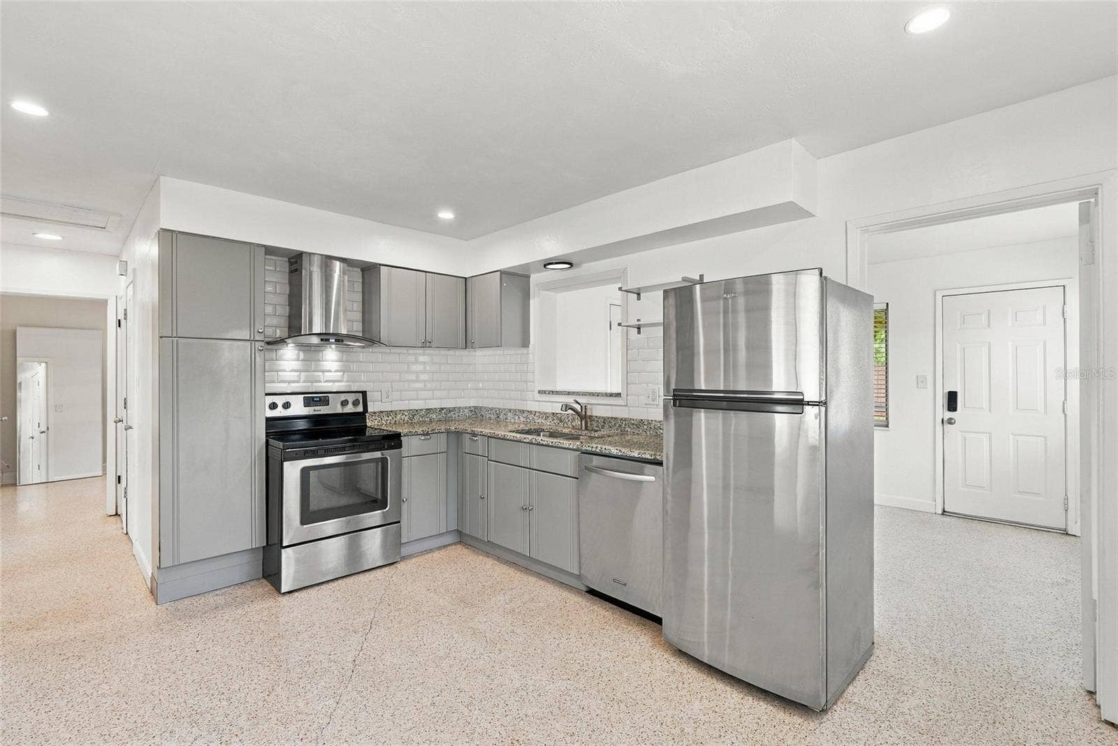 4586 42ND AVENUE N, St Petersburg, FL 33714 4586 42ND AVENUE N, St Petersburg, FL 33714