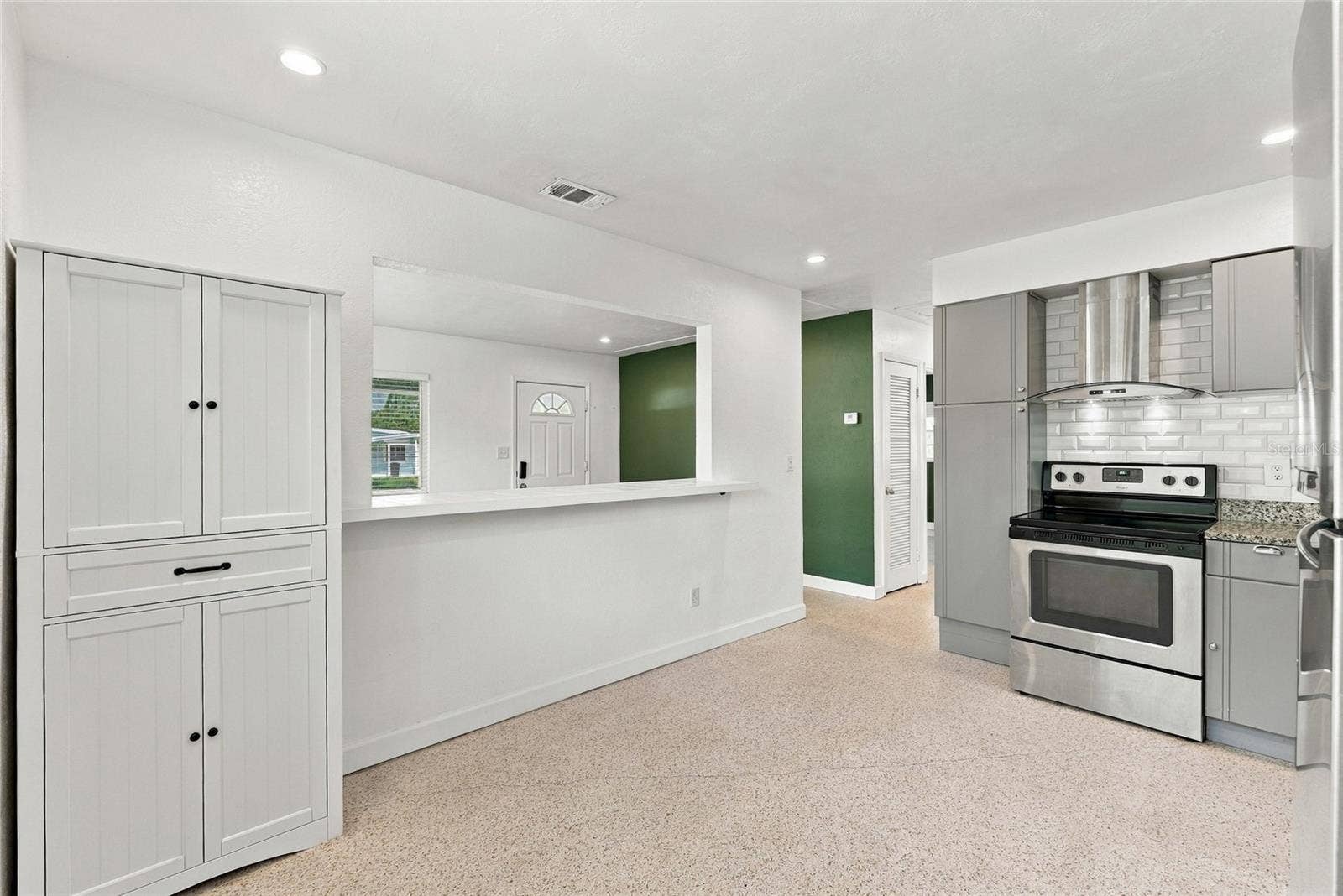 4586 42ND AVENUE N, St Petersburg, FL 33714 4586 42ND AVENUE N, St Petersburg, FL 33714