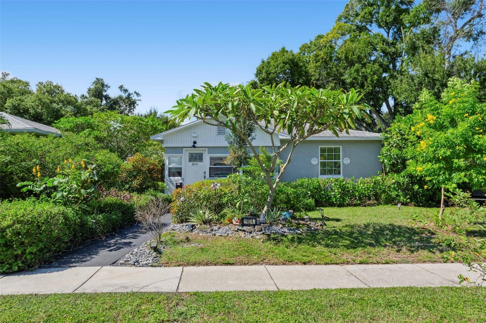 924 32ND STREET N, St Petersburg, FL 33713