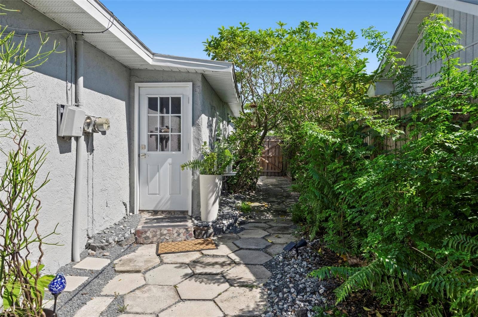 924 32ND STREET N, St Petersburg, FL 33713