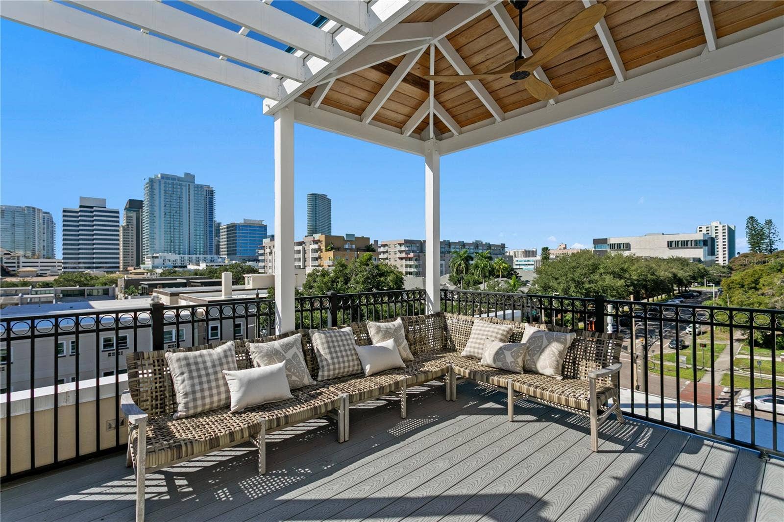 400 REGENT LANE N, St Petersburg, FL 33701 400 REGENT LANE N, St Petersburg, FL 33701