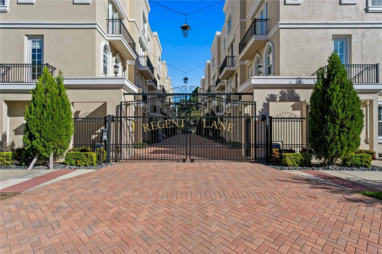 400 REGENT LANE N, St Petersburg, FL 33701 400 REGENT LANE N, St Petersburg, FL 33701