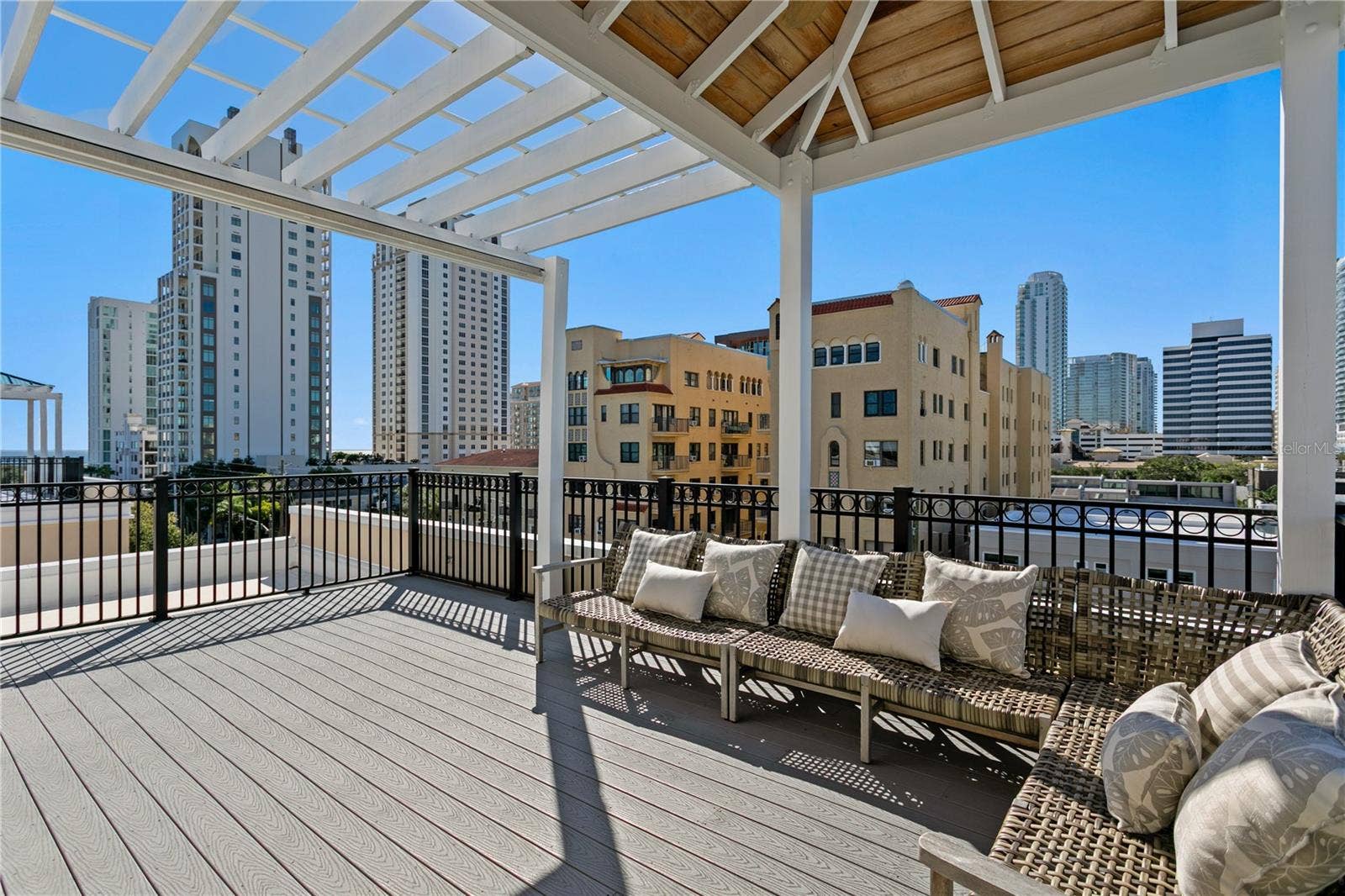 400 REGENT LANE N, St Petersburg, FL 33701 400 REGENT LANE N, St Petersburg, FL 33701