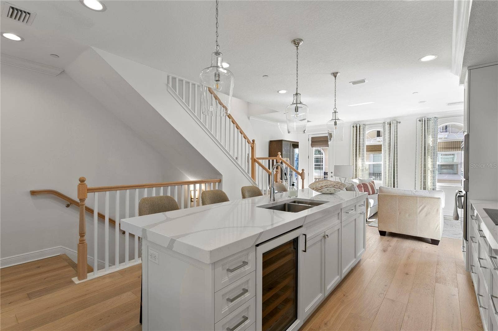 400 REGENT LANE N, St Petersburg, FL 33701 400 REGENT LANE N, St Petersburg, FL 33701