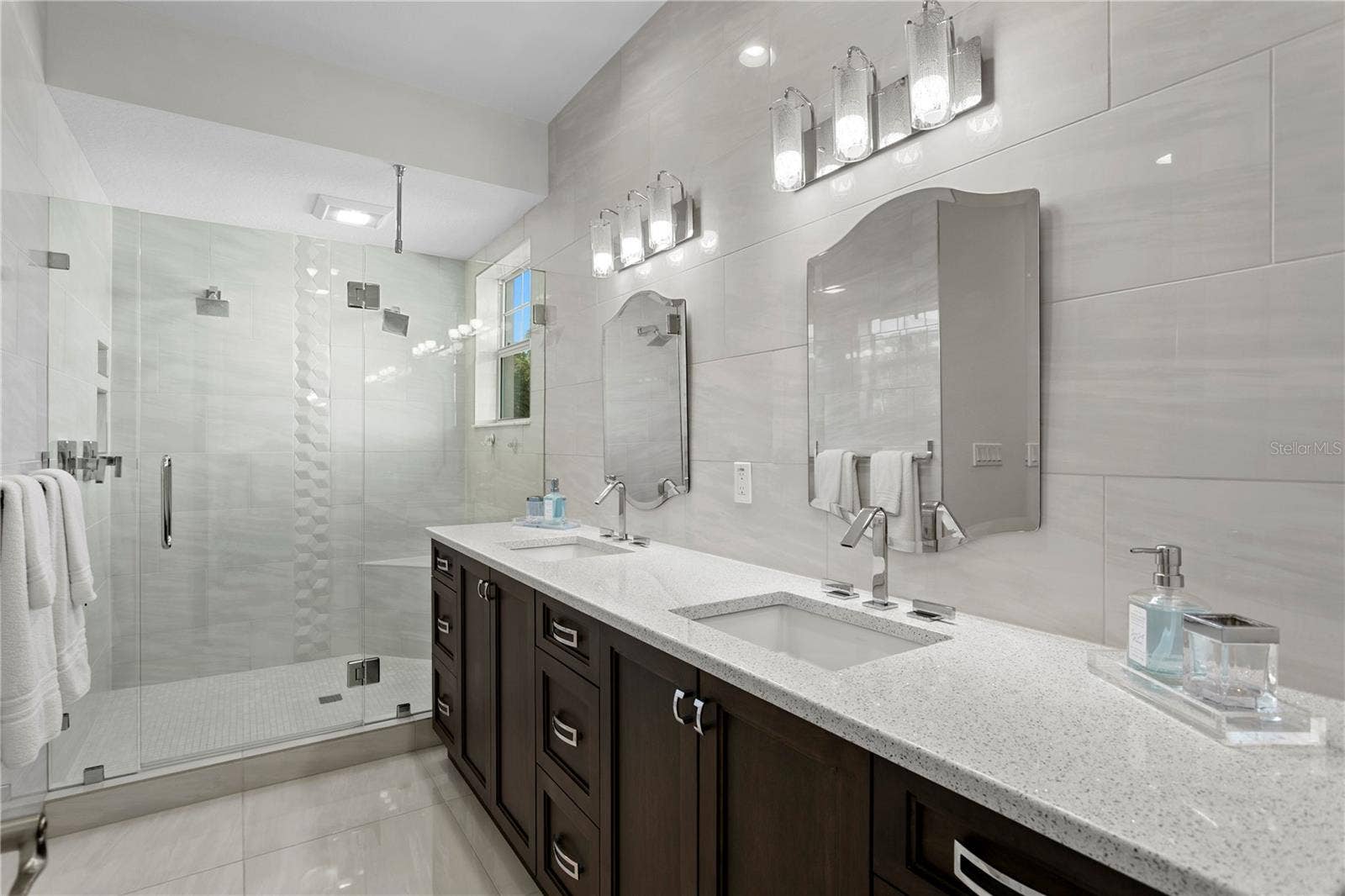 400 REGENT LANE N, St Petersburg, FL 33701 400 REGENT LANE N, St Petersburg, FL 33701