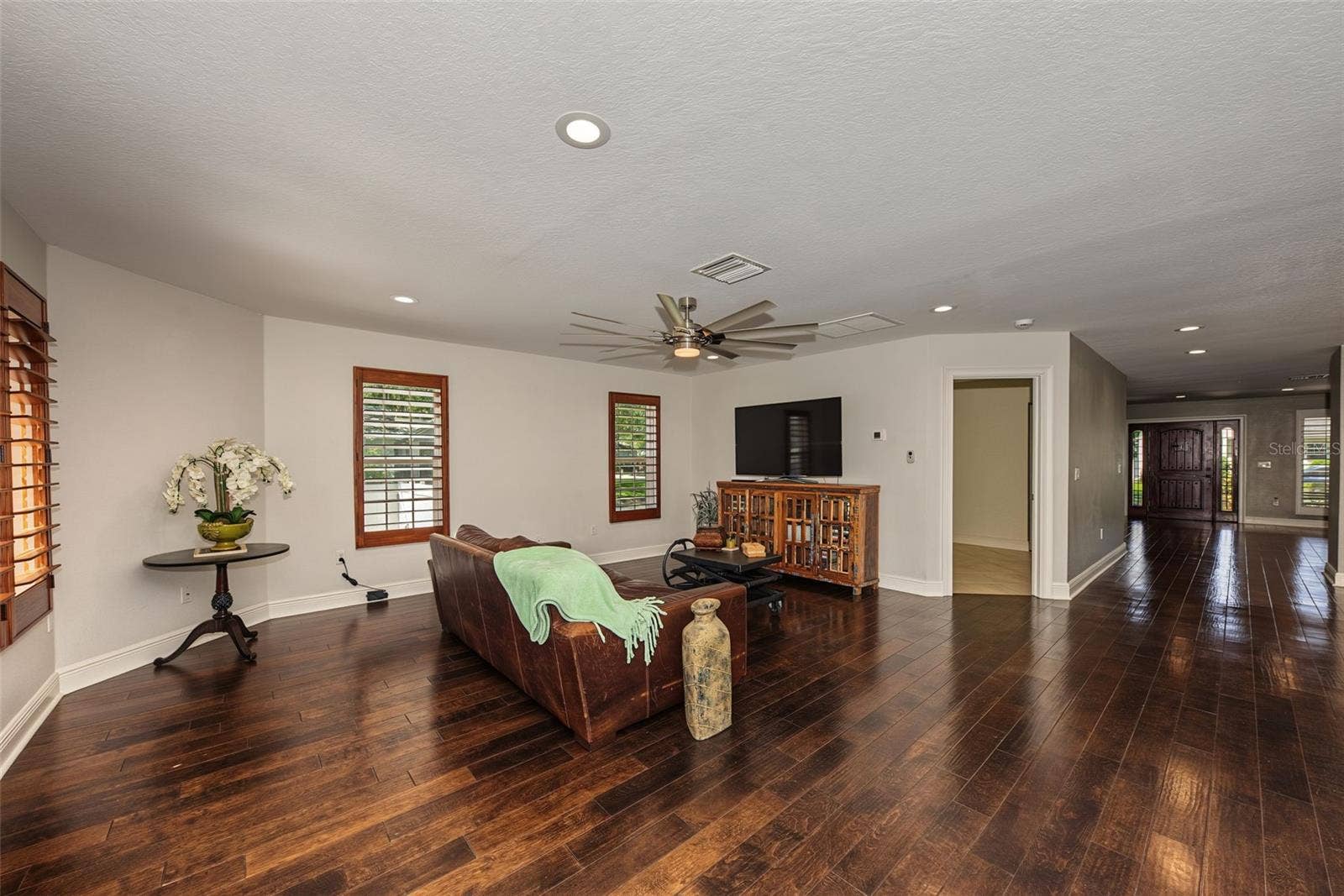 146 33RD AVENUE N, St Petersburg, FL 33704