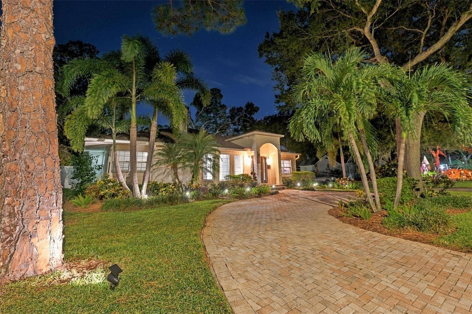 146 33RD AVENUE N, St Petersburg, FL 33704