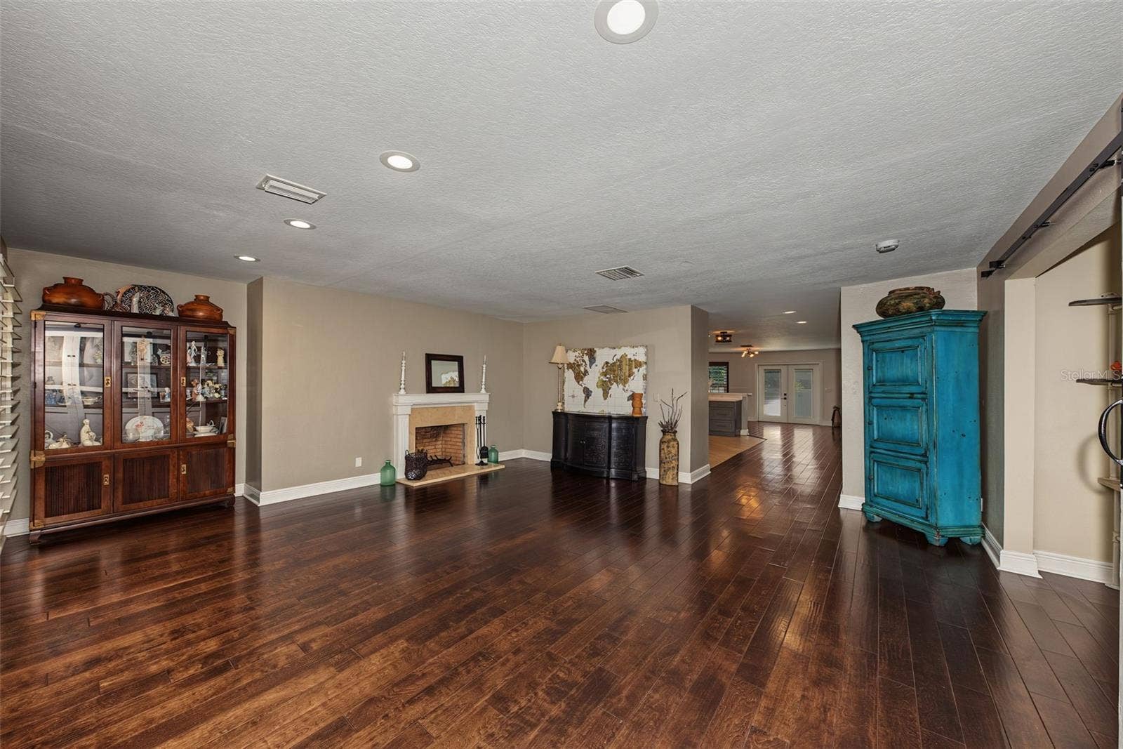 146 33RD AVENUE N, St Petersburg, FL 33704