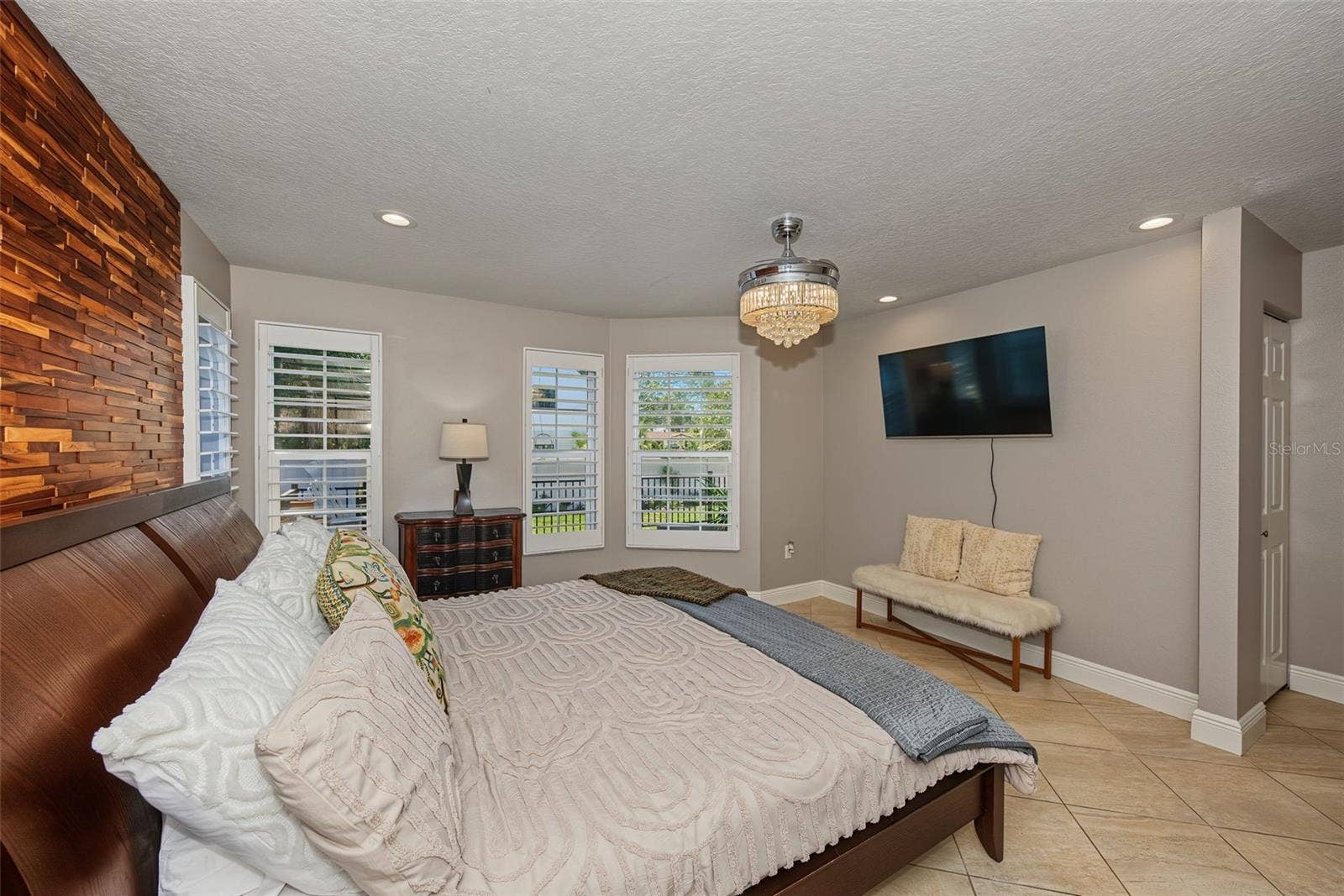 146 33RD AVENUE N, St Petersburg, FL 33704