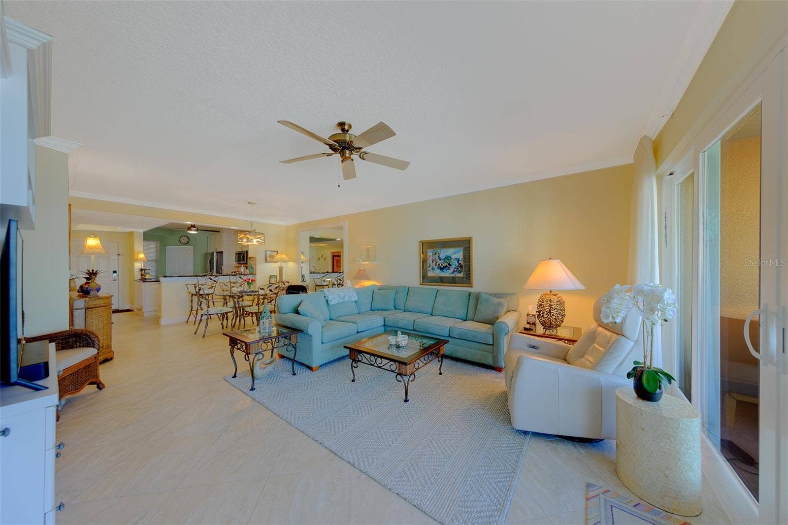 16600 GULF BOULEVARD, #433, North Redington Beach, FL 33708 Living Room