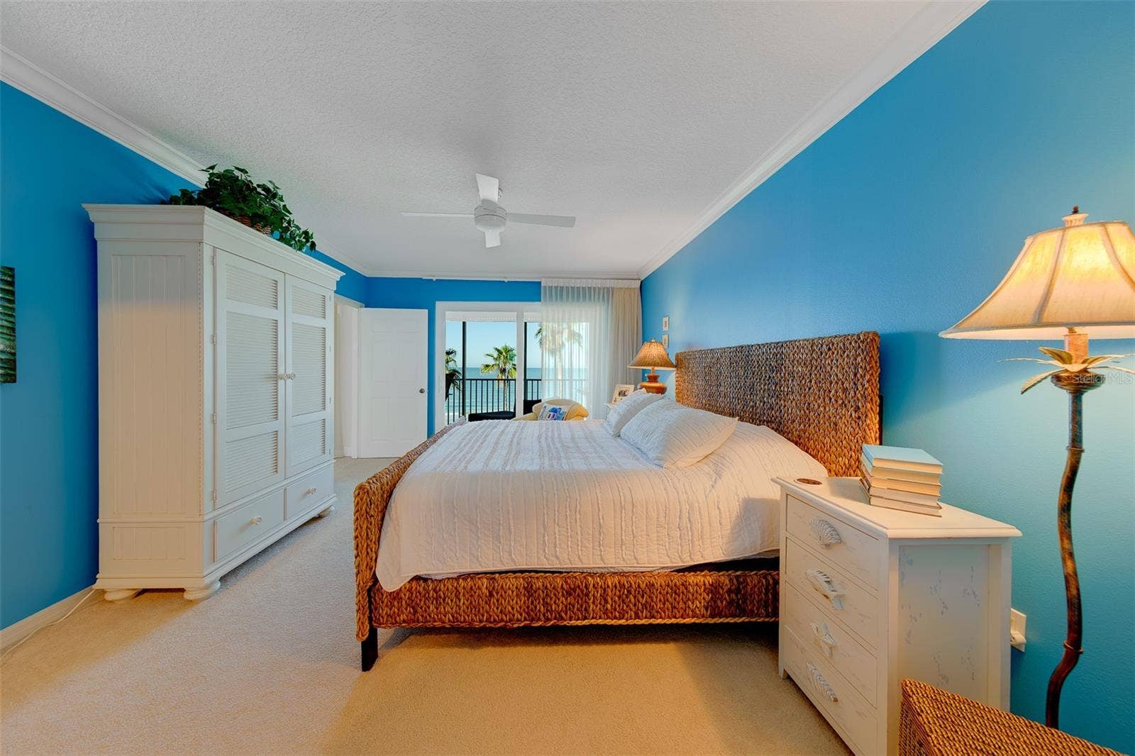 16600 GULF BOULEVARD, #433, North Redington Beach, FL 33708 King Size Bed