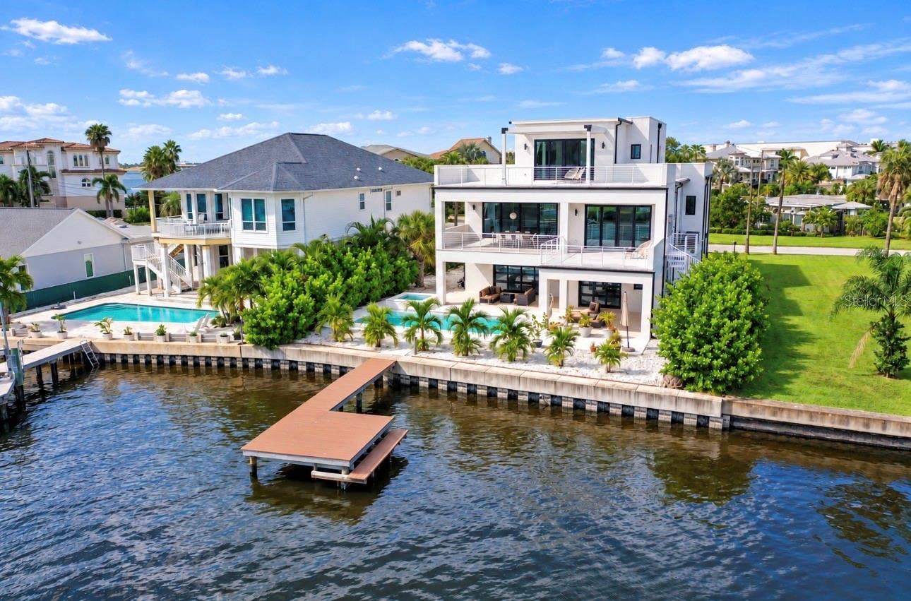 521 BAYWOOD DRIVE S, Dunedin, FL 34698 521 BAYWOOD DRIVE S, Dunedin, FL 34698