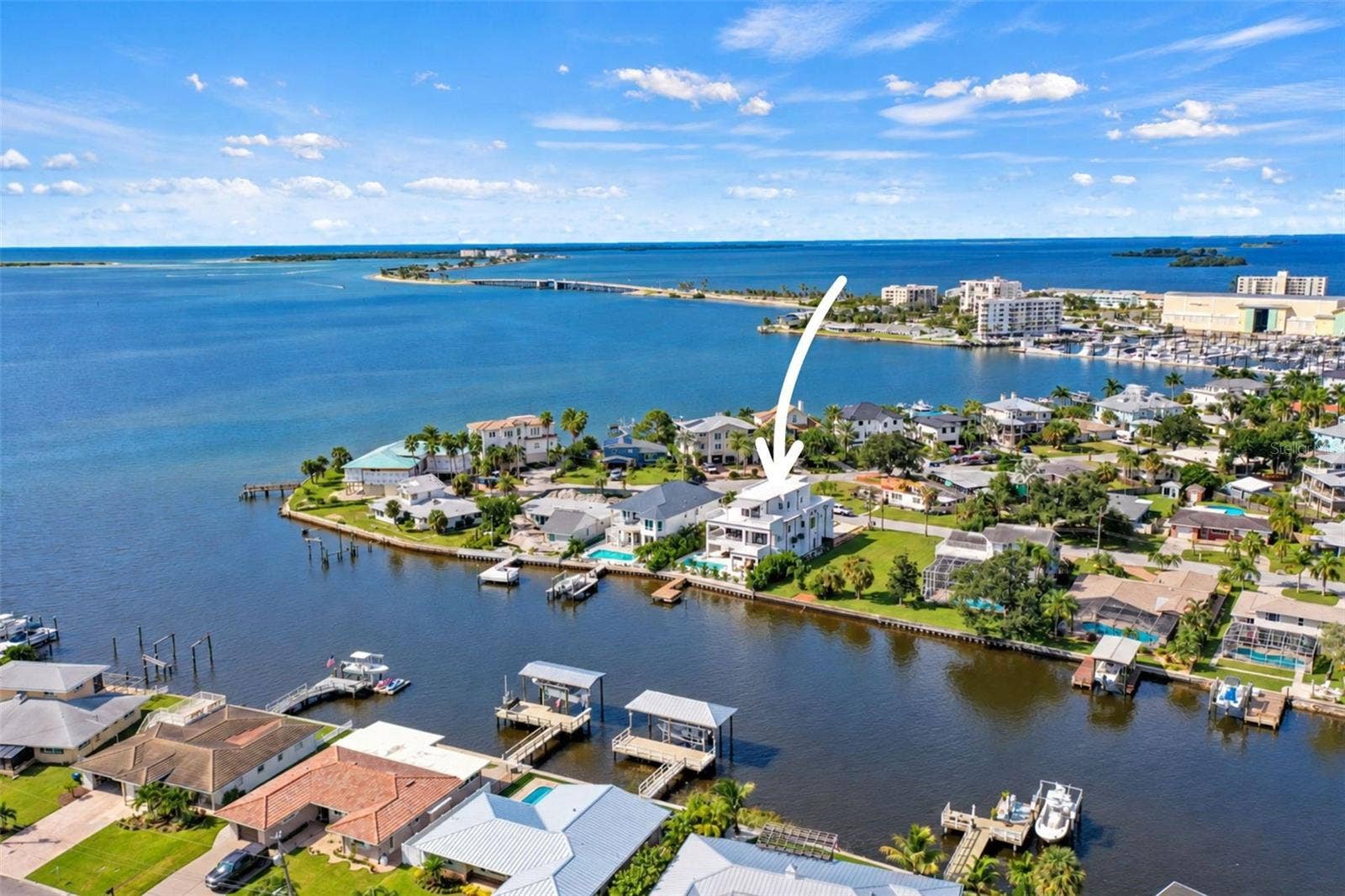 521 BAYWOOD DRIVE S, Dunedin, FL 34698 521 BAYWOOD DRIVE S, Dunedin, FL 34698