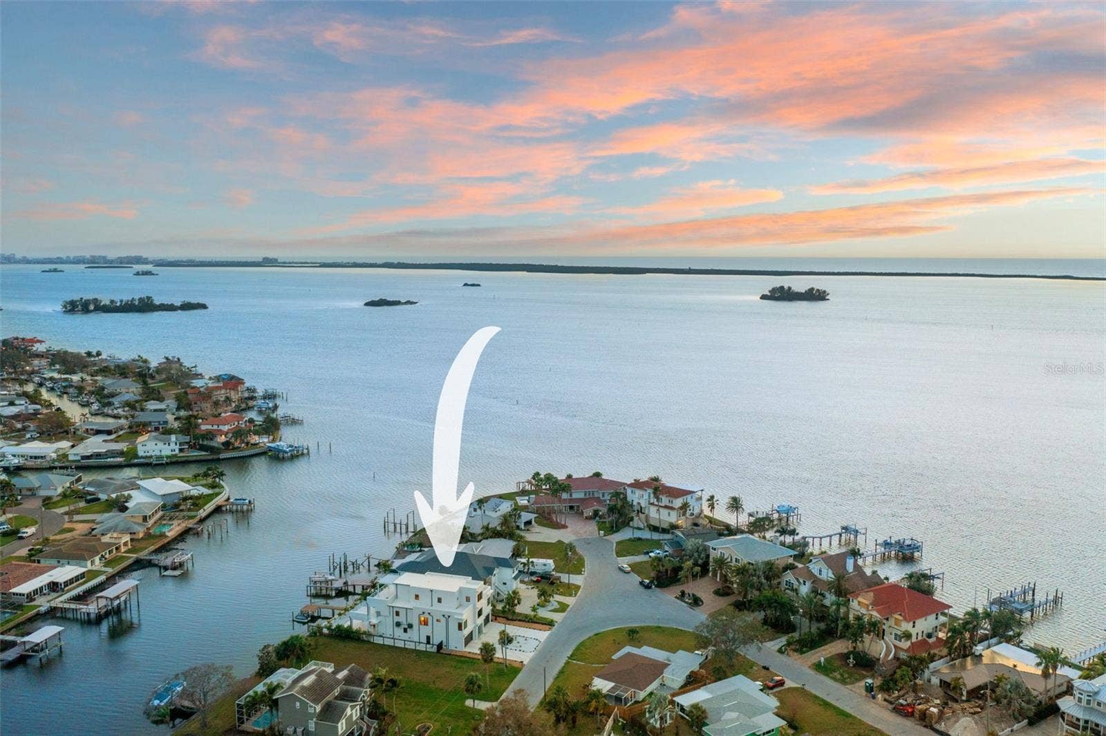 521 BAYWOOD DRIVE S, Dunedin, FL 34698 521 BAYWOOD DRIVE S, Dunedin, FL 34698