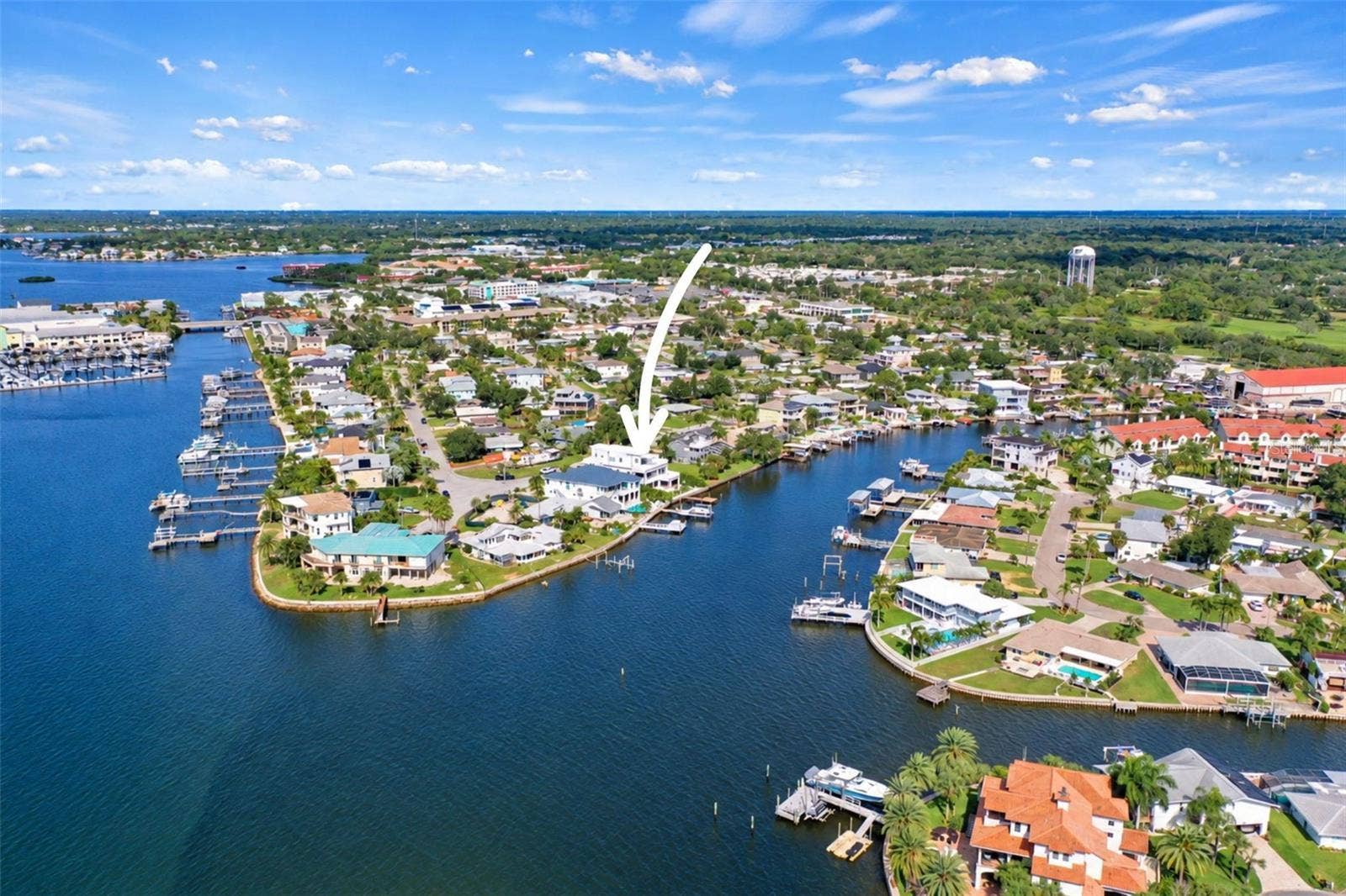 521 BAYWOOD DRIVE S, Dunedin, FL 34698 521 BAYWOOD DRIVE S, Dunedin, FL 34698