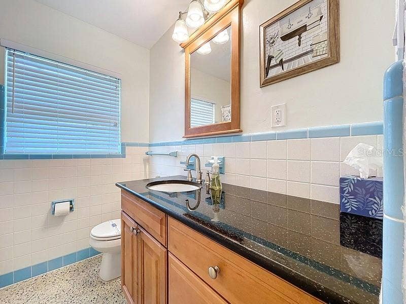 9948 51ST AVENUE N, St Petersburg, FL 33708 MAIN BATHTROOM