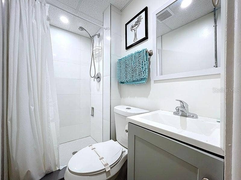 9948 51ST AVENUE N, St Petersburg, FL 33708 GUEST BATHROOM