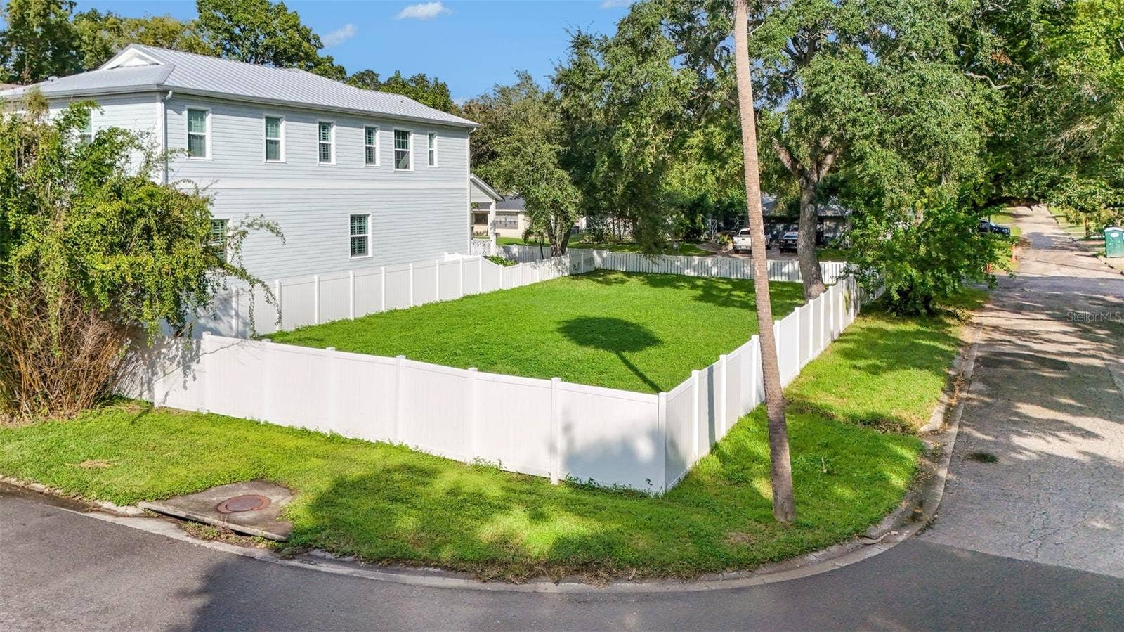 2902 N PERRY AVENUE, Tampa, FL 33602 Rear of property on cul-de-sac St.