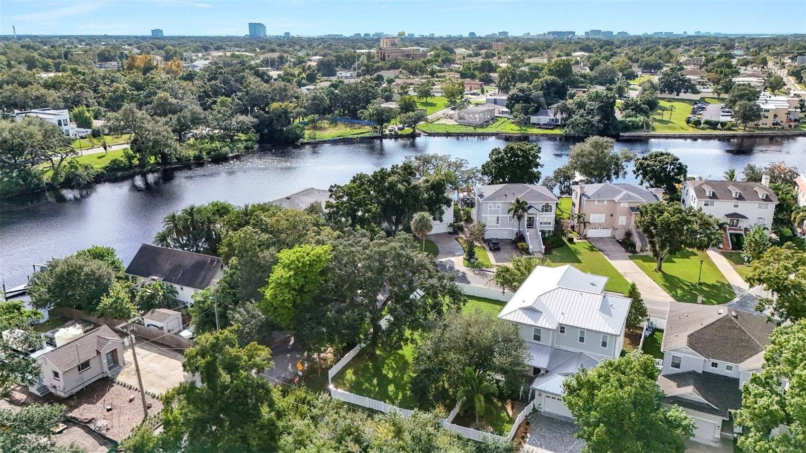 2902 N PERRY AVENUE, Tampa, FL 33602 2902 N PERRY AVENUE, Tampa, FL 33602