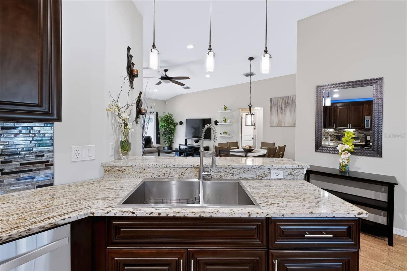105 SAN LORENZO COURT, Bradenton, FL 34208 105 SAN LORENZO COURT, Bradenton, FL 34208