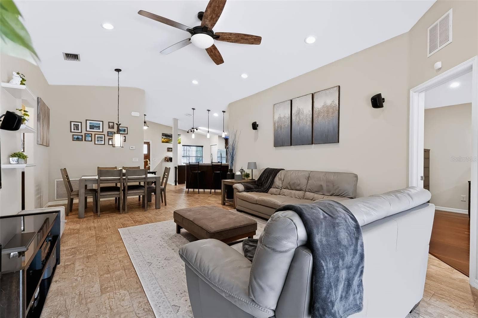 105 SAN LORENZO COURT, Bradenton, FL 34208 105 SAN LORENZO COURT, Bradenton, FL 34208