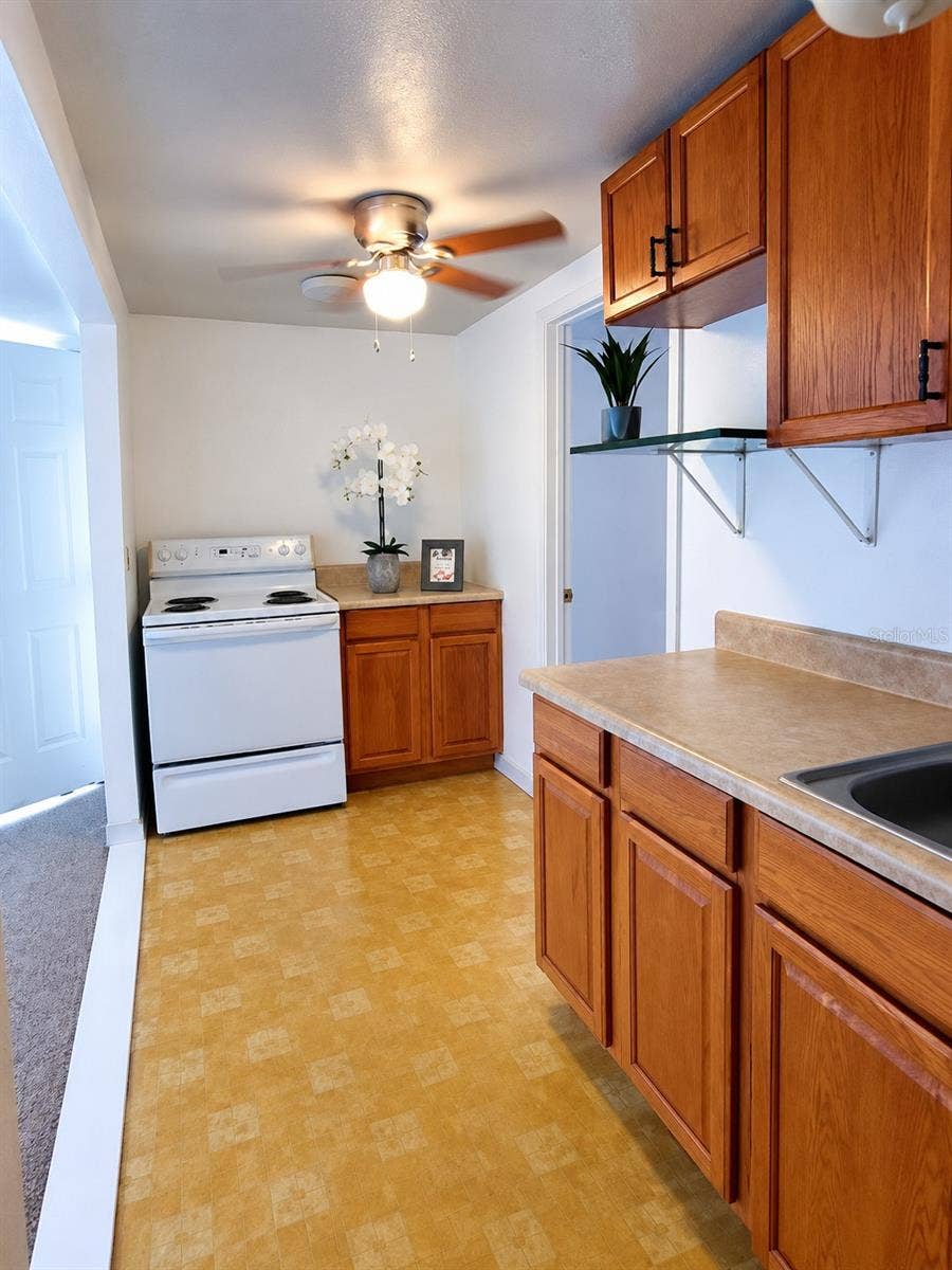 823 16TH AVENUE NW, #B, Largo, FL 33770 823 16TH AVENUE NW, #B, Largo, FL 33770