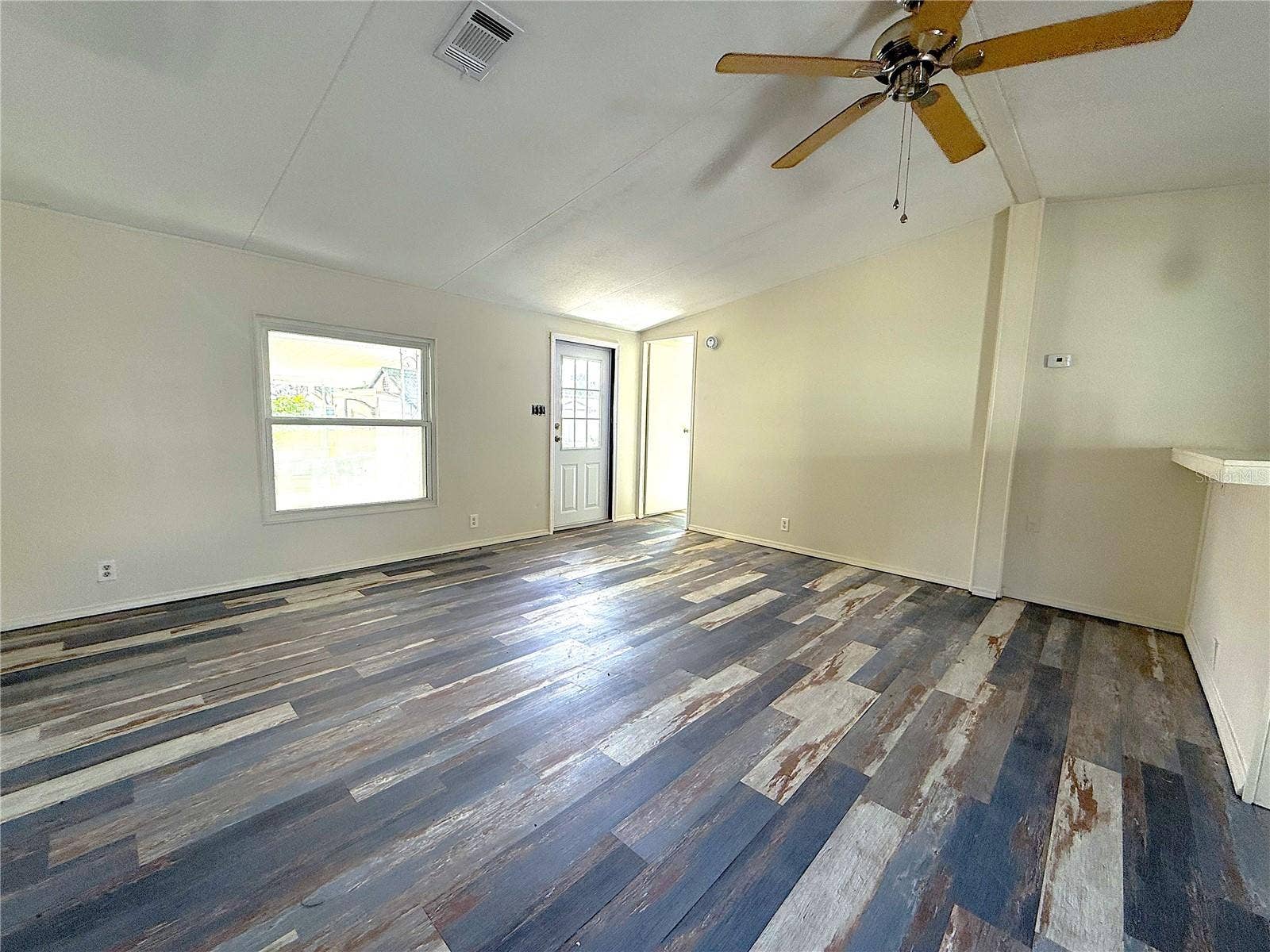 5111 HILL DRIVE, Zephyrhills, FL 33542 Living Room