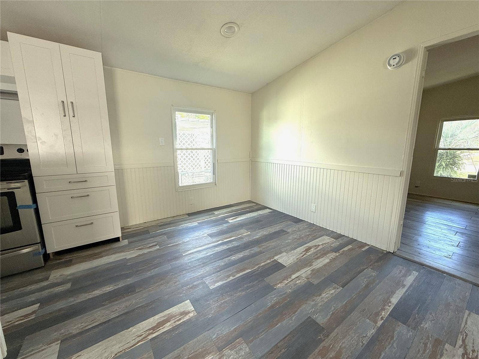 5111 HILL DRIVE, Zephyrhills, FL 33542 Dining area