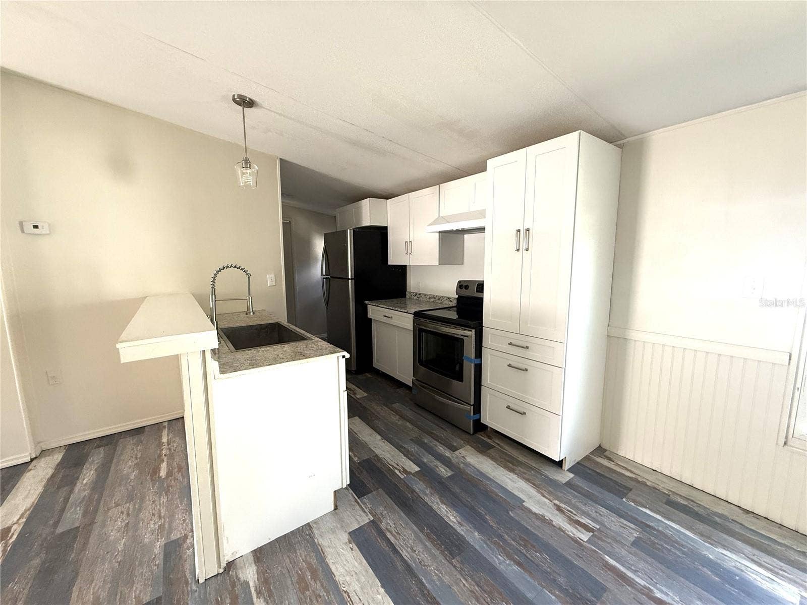 5111 HILL DRIVE, Zephyrhills, FL 33542 Kitchen