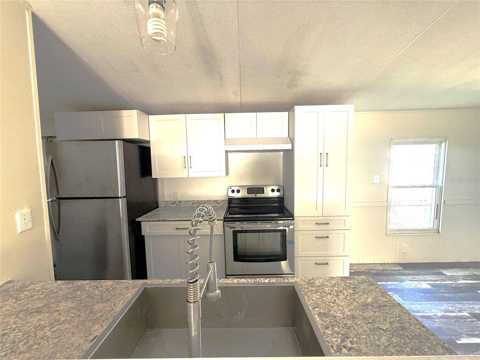 5111 HILL DRIVE, Zephyrhills, FL 33542 Kitchen