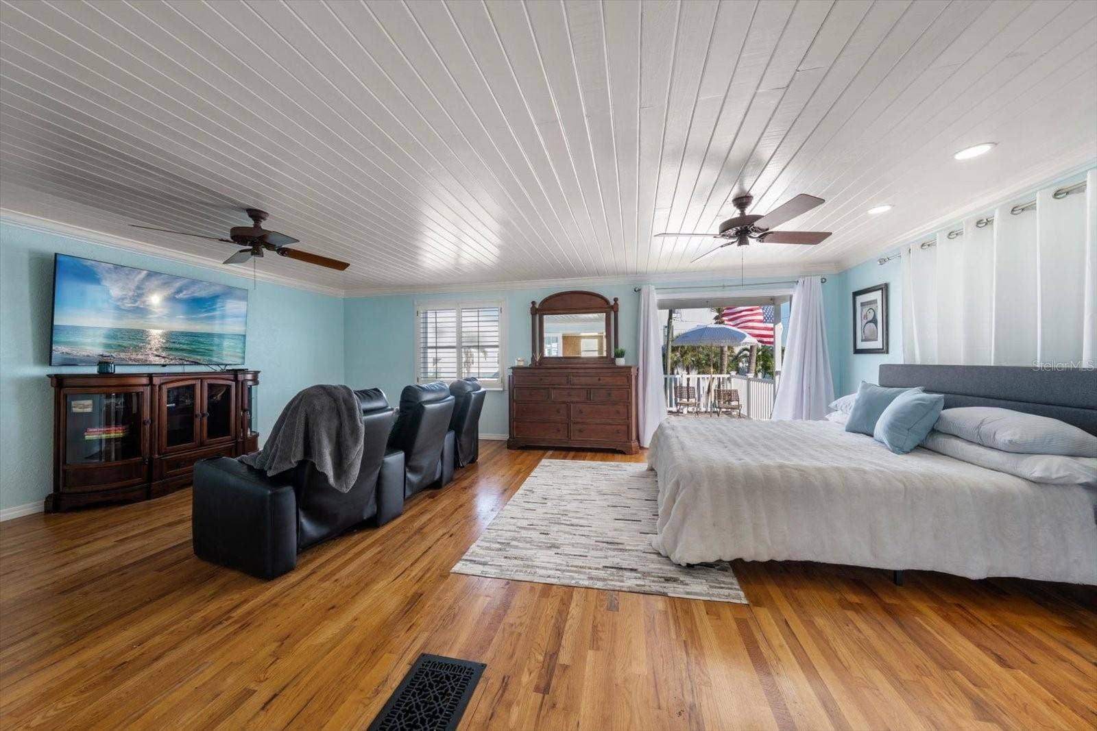 115 99TH AVENUE, Treasure Island, FL 33706
