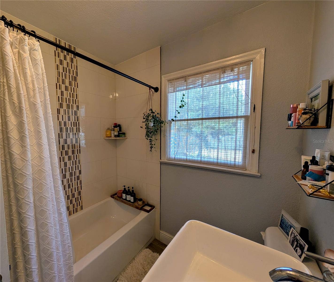 1008 E HAMILTON AVENUE, Tampa, FL 33604 1008 E HAMILTON AVENUE, Tampa, FL 33604