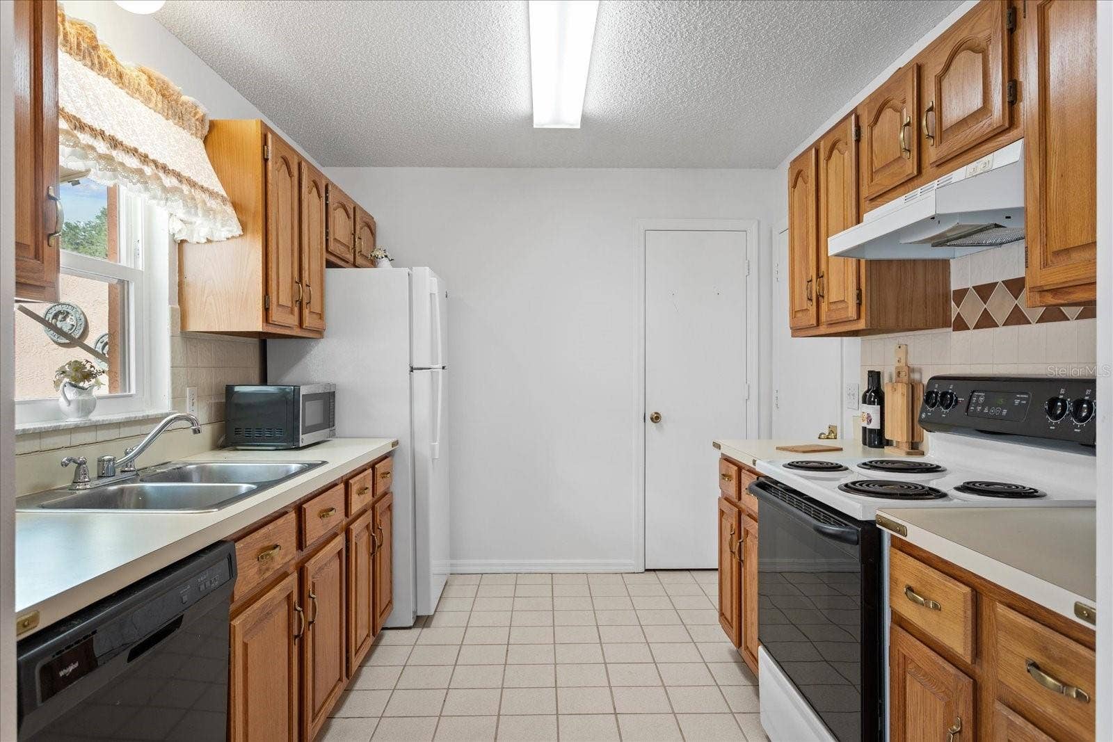 952 AVALON AVE. AVENUE, The Villages, FL 32159 952 AVALON AVE. AVENUE, The Villages, FL 32159