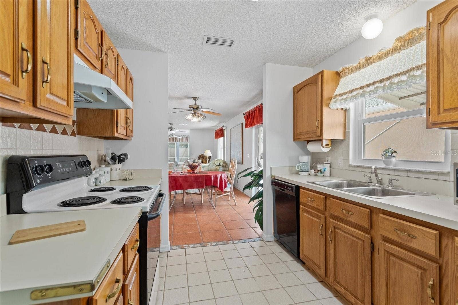 952 AVALON AVE. AVENUE, The Villages, FL 32159 952 AVALON AVE. AVENUE, The Villages, FL 32159