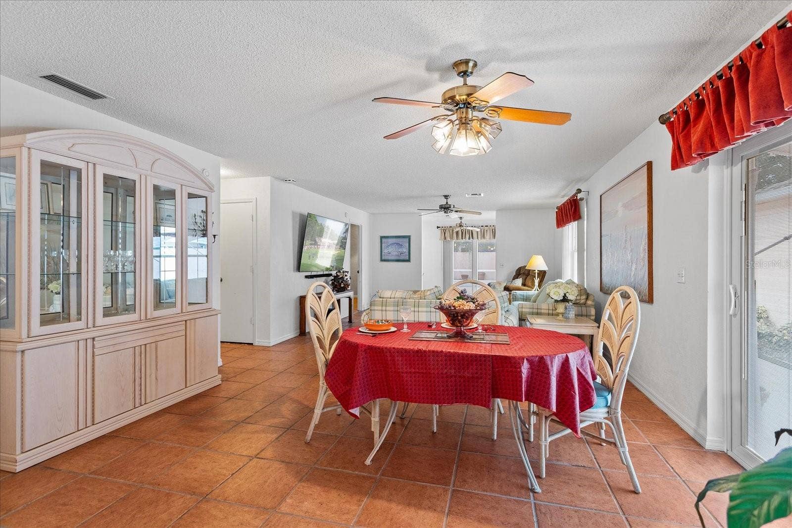 952 AVALON AVE. AVENUE, The Villages, FL 32159 952 AVALON AVE. AVENUE, The Villages, FL 32159