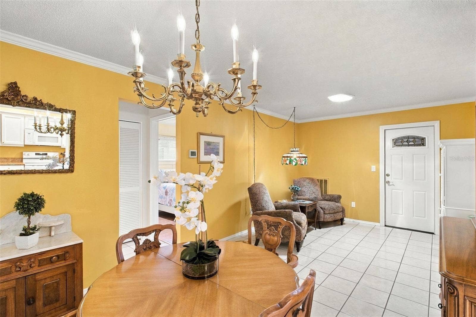 Perfect space for casual dining~