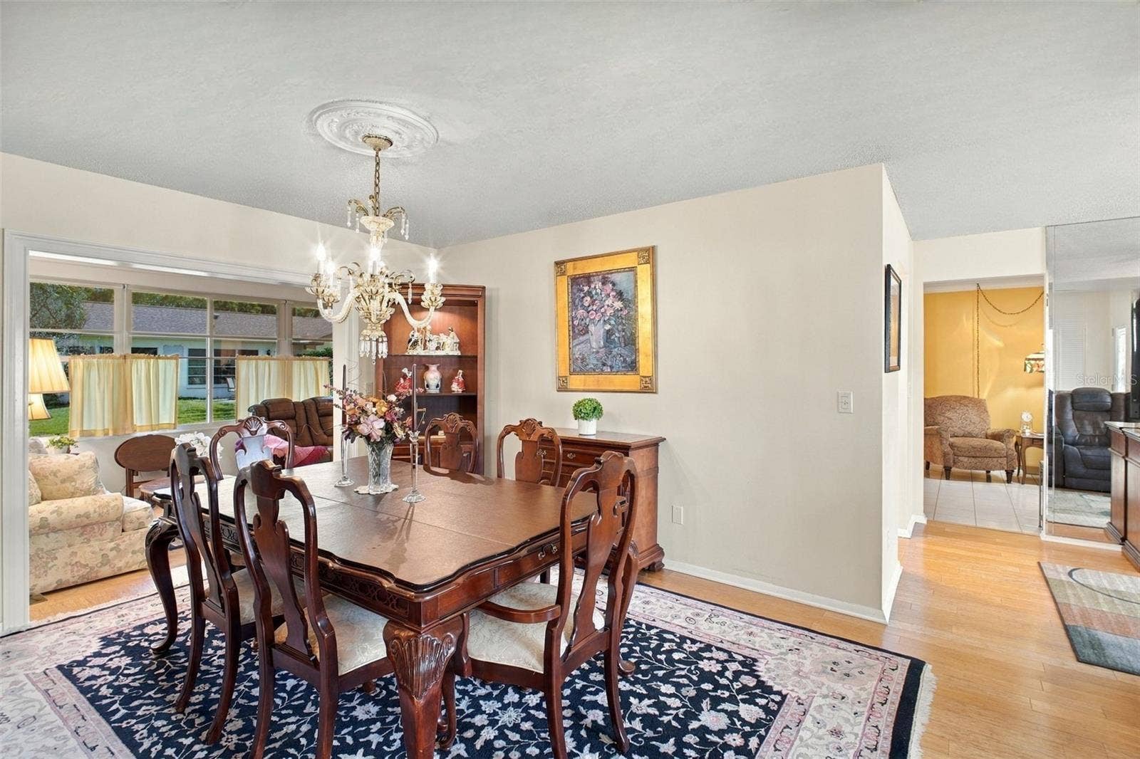 Bamboo flooring & beautiful fixtures upon entry~